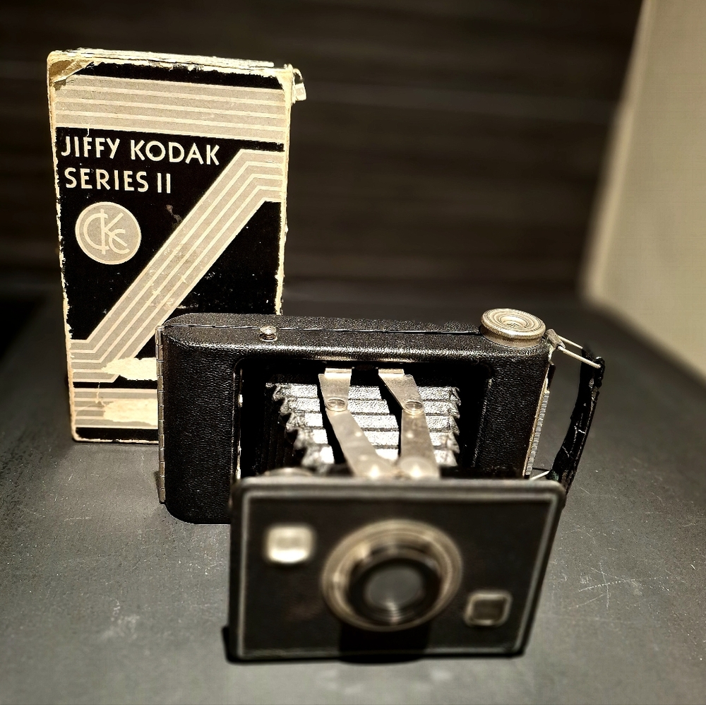 JIFFY KODAK SIX-20 Camera Series II Folding Vintage Original Box